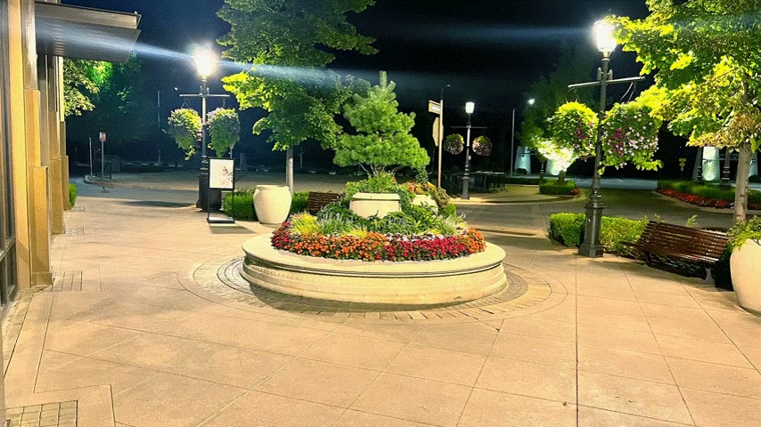 The same plaza after R9 Neri 600 retrofits — bright, even, and welcoming